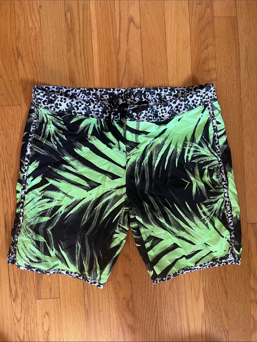 Hurley Women's Black and Lime Palm-Print Swim Board Shorts